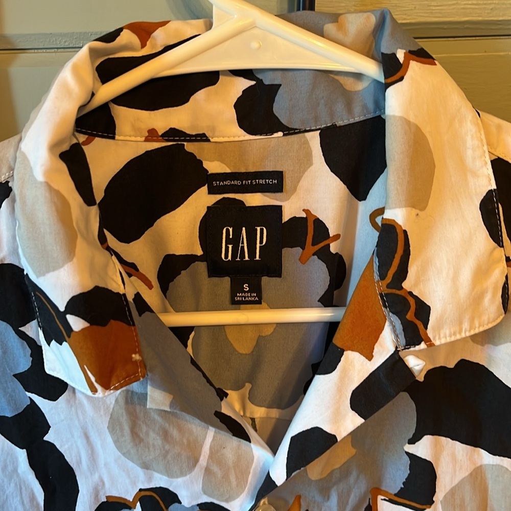 Gap spring 2022 standard fit dress shirt